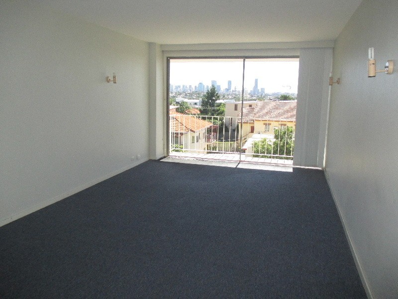 10/223 Cavendish Road, Coorparoo QLD 4151