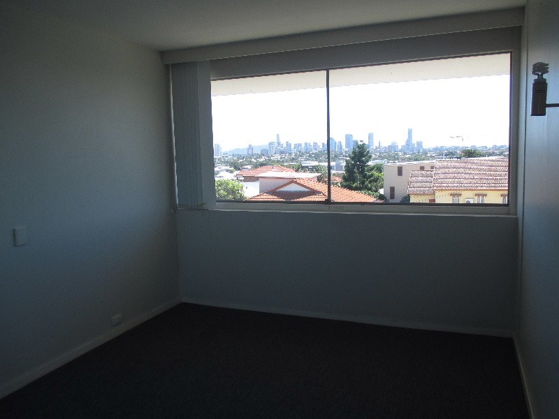 10/223 Cavendish Road, Coorparoo QLD 4151