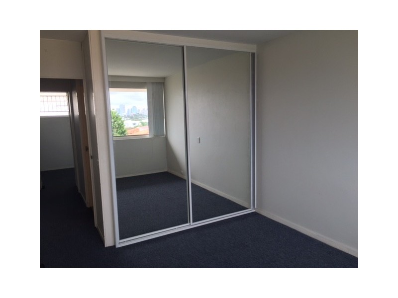 10/223 Cavendish Road, Coorparoo QLD 4151