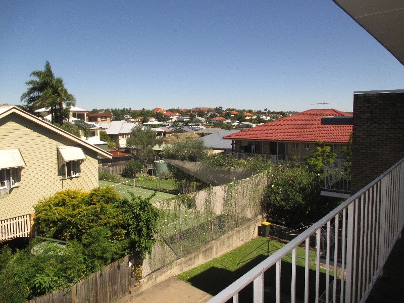 10/223 Cavendish Road, Coorparoo QLD 4151