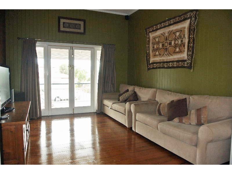 10 Worthing Street, Wynnum QLD 4178