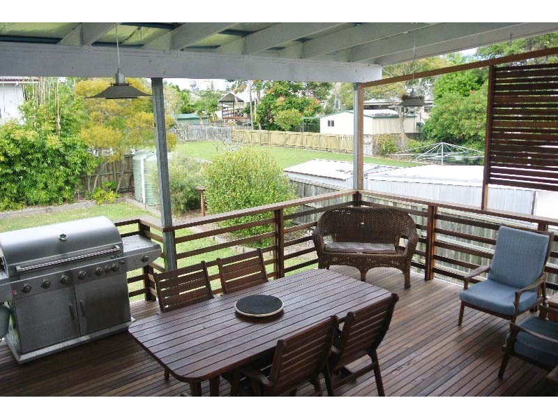 10 Worthing Street, Wynnum QLD 4178