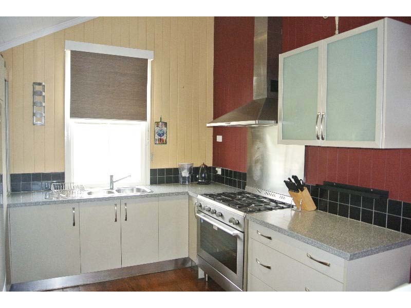 10 Worthing Street, Wynnum QLD 4178