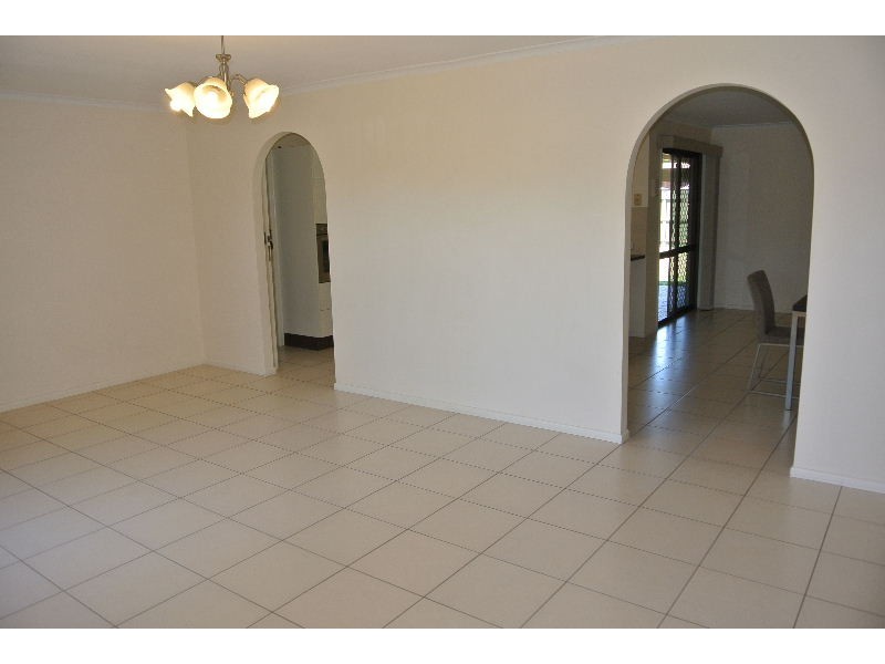 105 Bridgnorth Street, Carindale QLD 4152