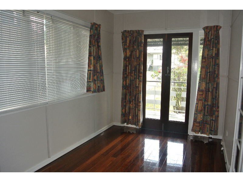 15 Arrowsmith Street, Camp Hill QLD 4152