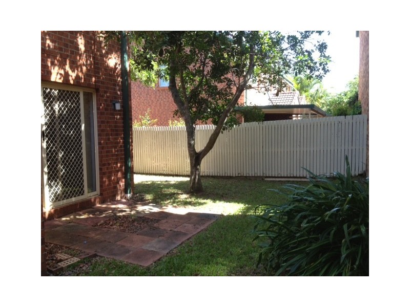 2/76 Clarendon Street, East Brisbane QLD 4169