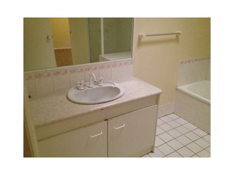 2/76 Clarendon Street, East Brisbane QLD 4169