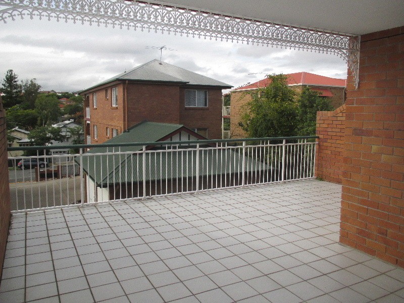 8/102 Pembroke Road, Coorparoo QLD 4151