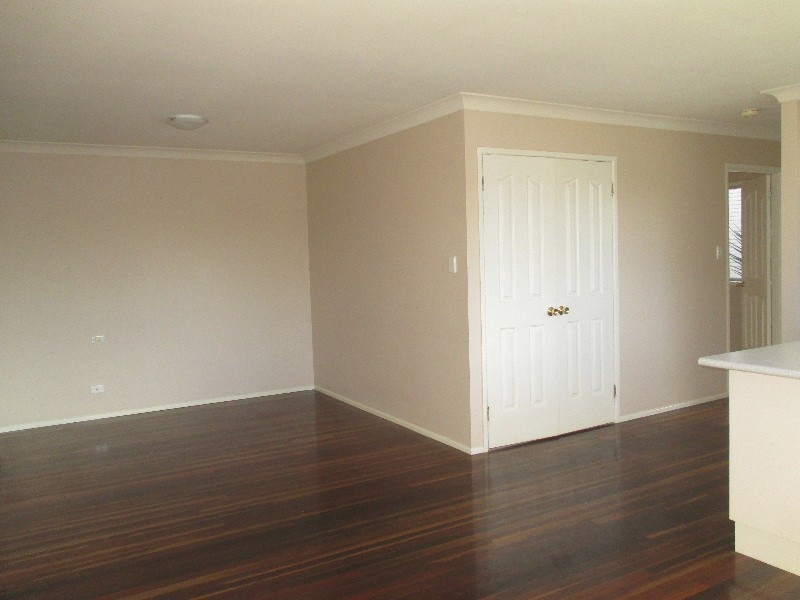 2/12 Robbies Avenue, Carina QLD 4152