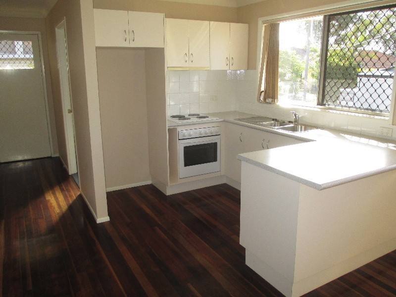 2/12 Robbies Avenue, Carina QLD 4152