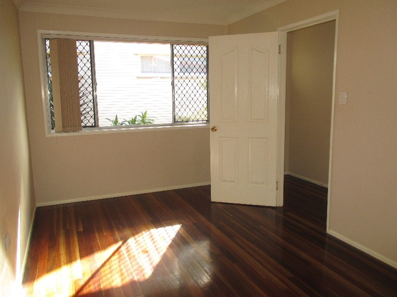 2/12 Robbies Avenue, Carina QLD 4152