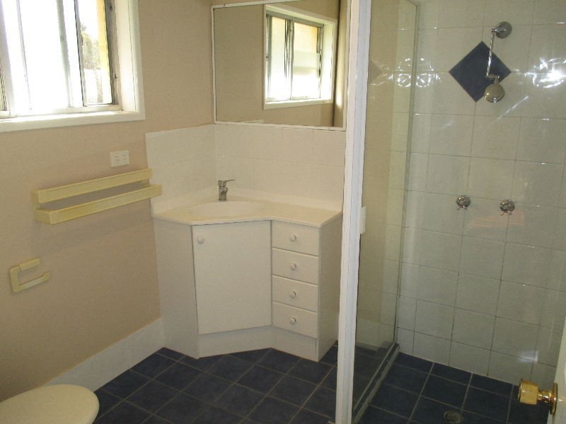 2/12 Robbies Avenue, Carina QLD 4152