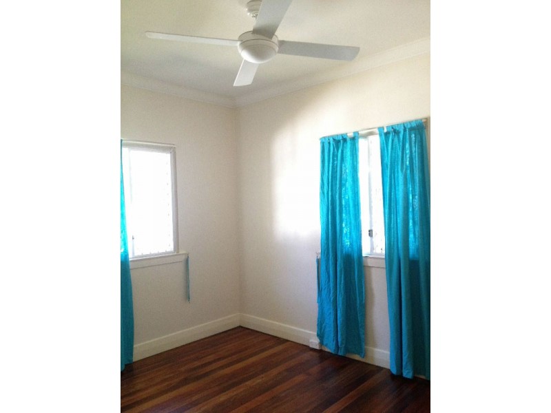 74 Shrapnel Road, Cannon Hill QLD 4170