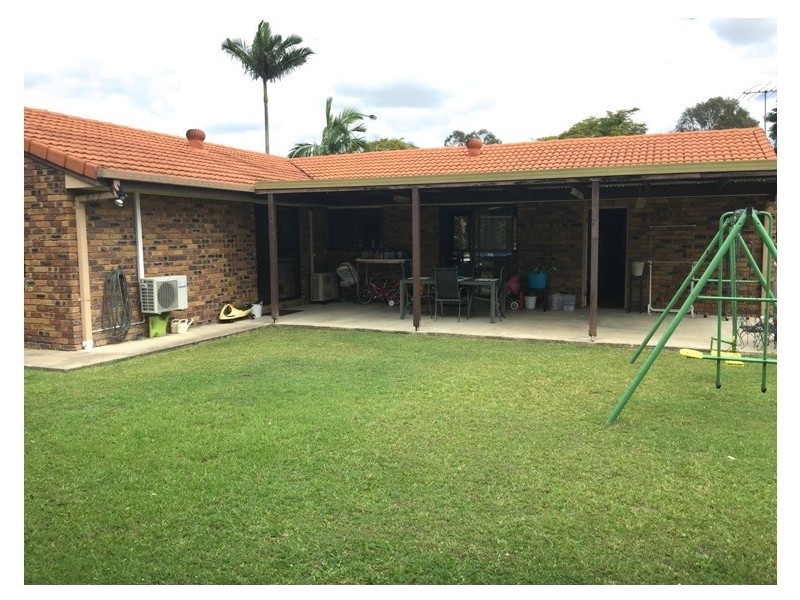 384 Winstanley Street, Carindale QLD 4152