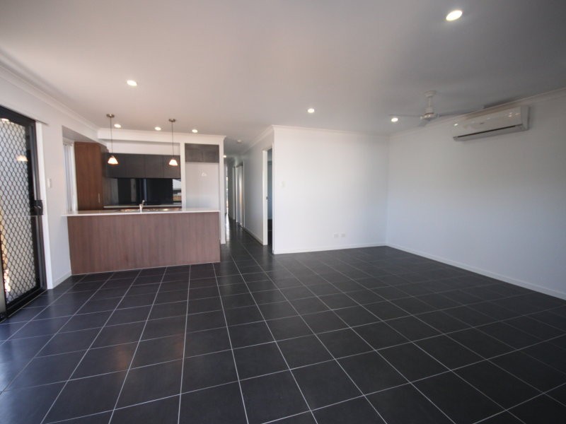 27 Ravensbourne Circuit, Waterford QLD 4133