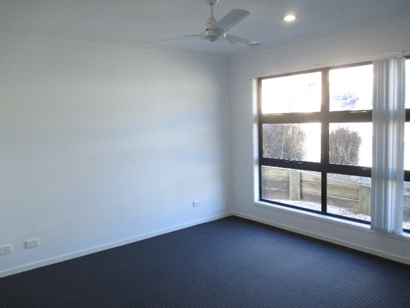 27 Ravensbourne Circuit, Waterford QLD 4133