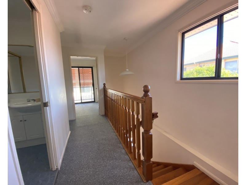 2/11 Mons Road, Carina Heights QLD 4152