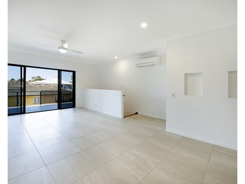 2/71-75 Dickenson Street, Carina QLD 4152