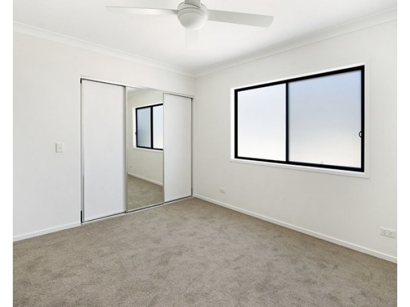 2/71-75 Dickenson Street, Carina QLD 4152