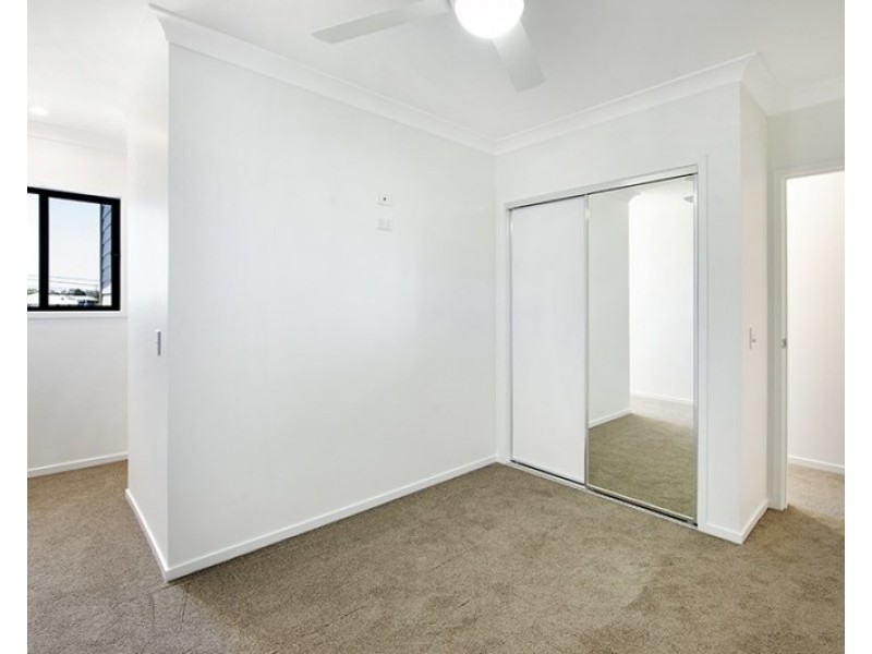 2/71-75 Dickenson Street, Carina QLD 4152