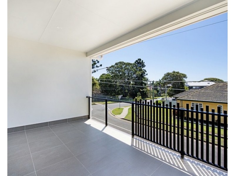 2/71-75 Dickenson Street, Carina QLD 4152