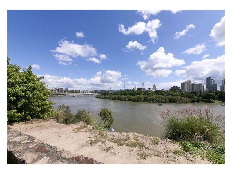 2/31 Llewellyn Street, Kangaroo Point QLD 4169