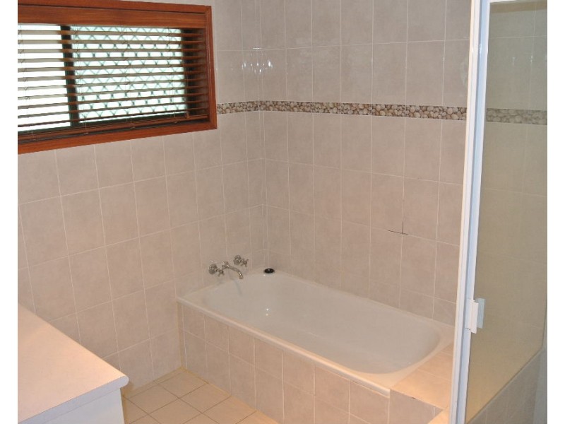 384 Winstanley Street, Carindale QLD 4152