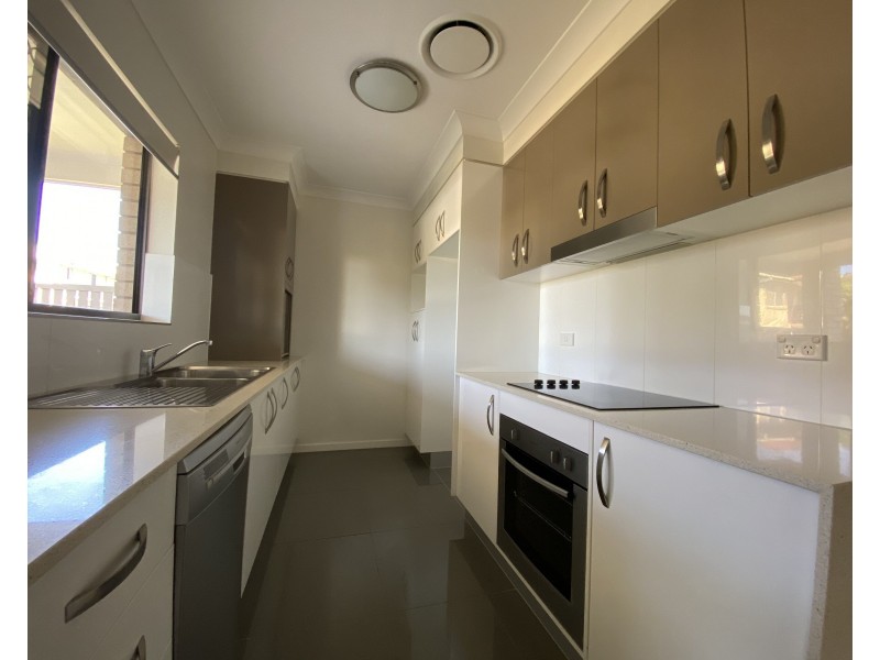 8/24 Dickenson Street, Carina QLD 4152