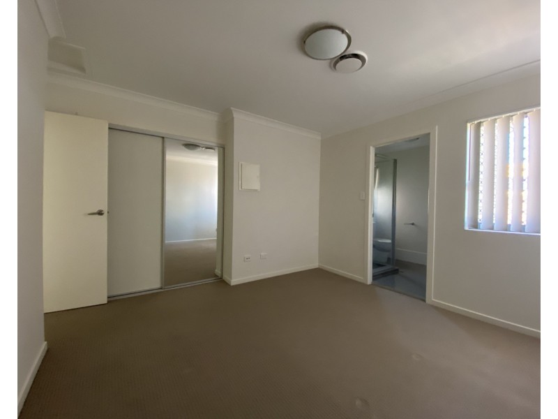 8/24 Dickenson Street, Carina QLD 4152