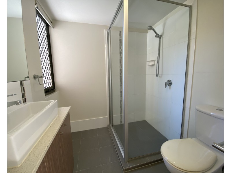 8/24 Dickenson Street, Carina QLD 4152