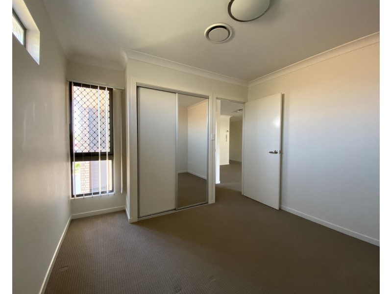 8/24 Dickenson Street, Carina QLD 4152