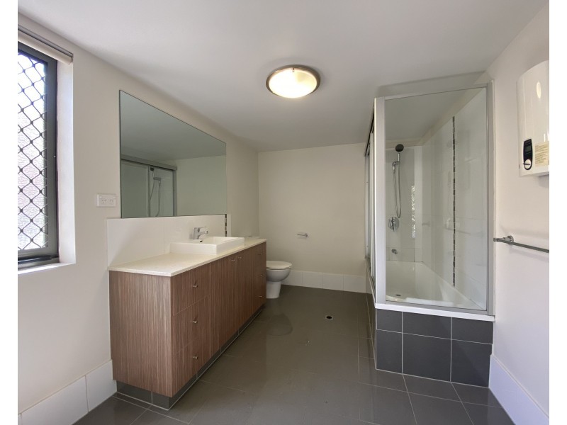 8/24 Dickenson Street, Carina QLD 4152