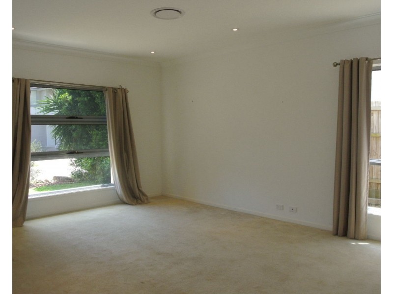 66 Highland Crescent, Belmont QLD 4153