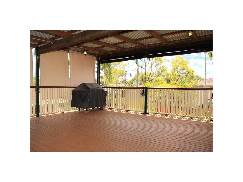 11 McGinn Road, Ferny Grove QLD 4055