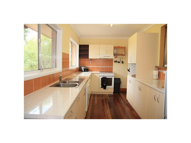 11 McGinn Road, Ferny Grove QLD 4055