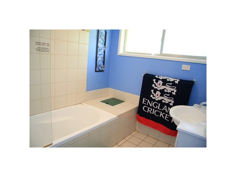 11 McGinn Road, Ferny Grove QLD 4055