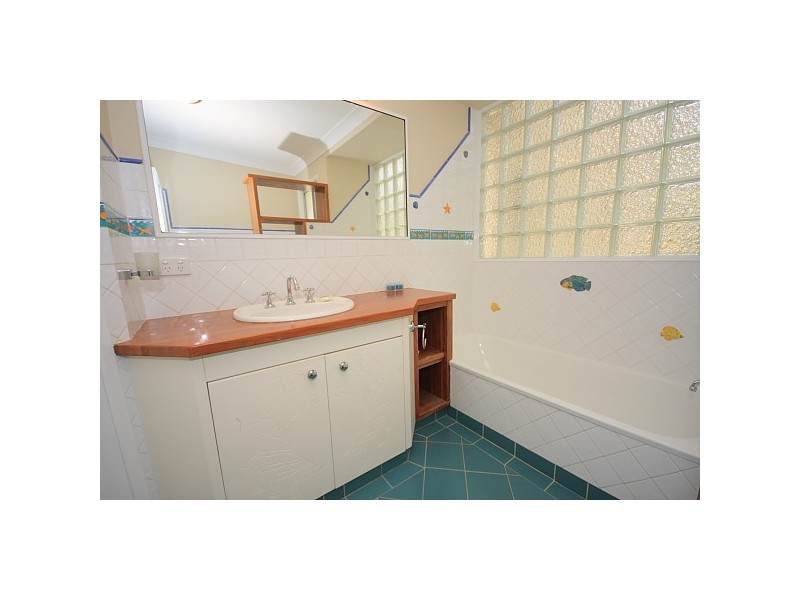 11 Barber Road, Ferny Hills QLD 4055
