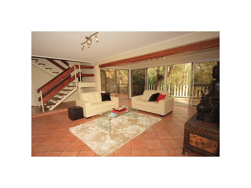 11 Barber Road, Ferny Hills QLD 4055