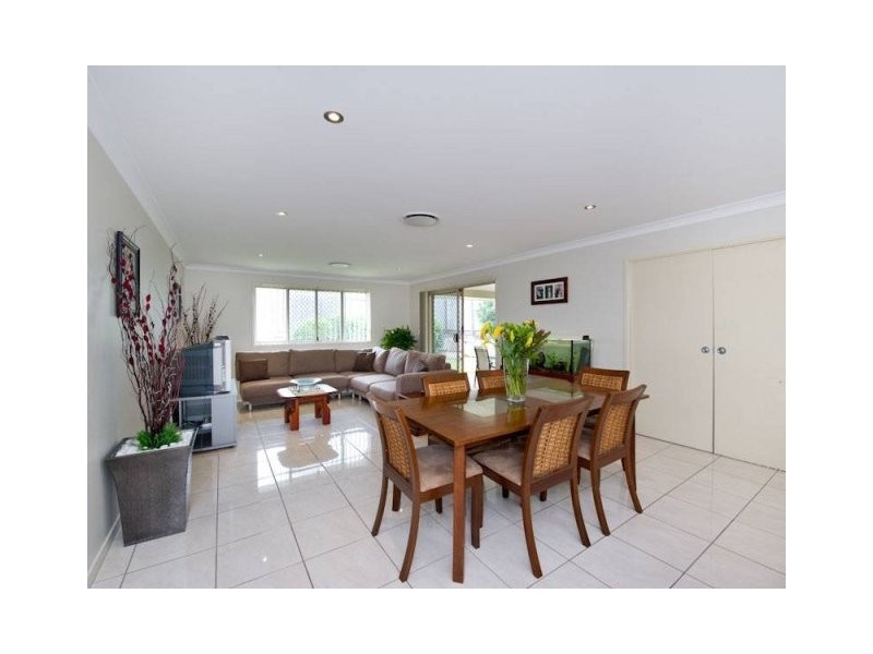 8 Avalon Place, Upper Kedron QLD 4055