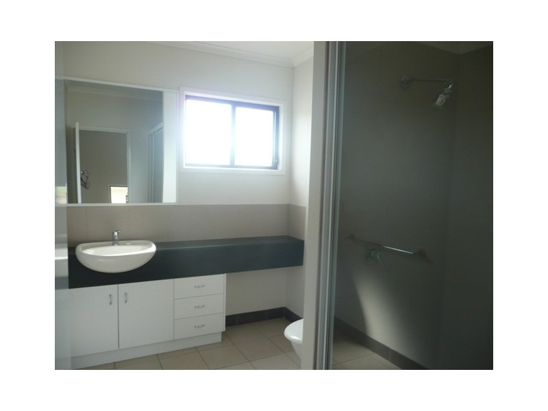 2/216 Pickering Street, Enoggera QLD 4051