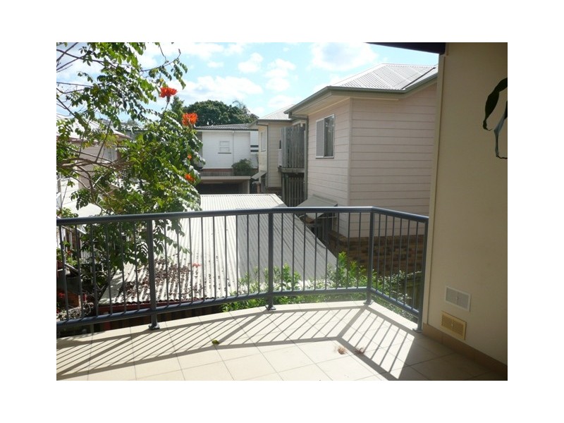2/216 Pickering Street, Enoggera QLD 4051