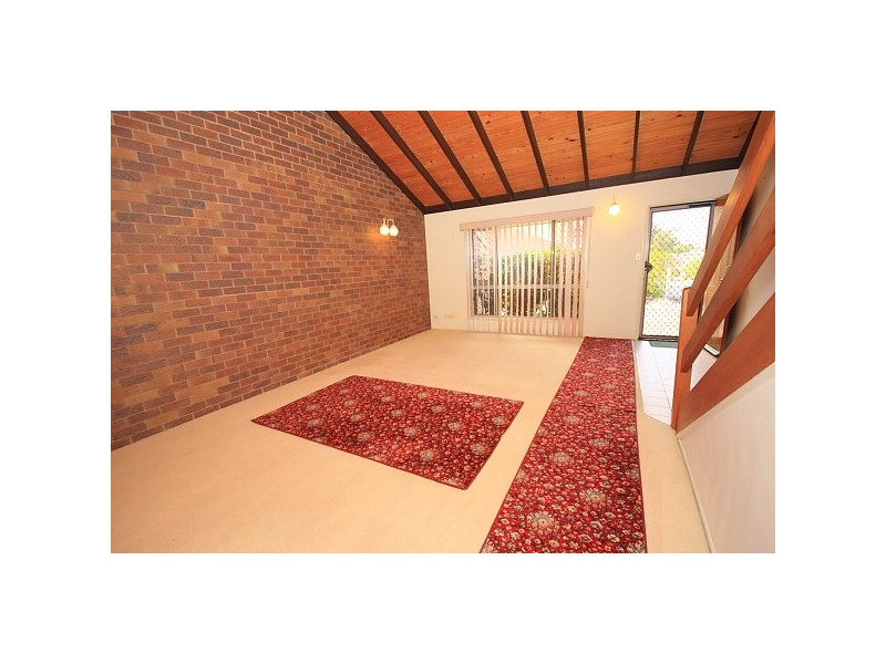 4/9 Leslie Street, Arana Hills QLD 4054