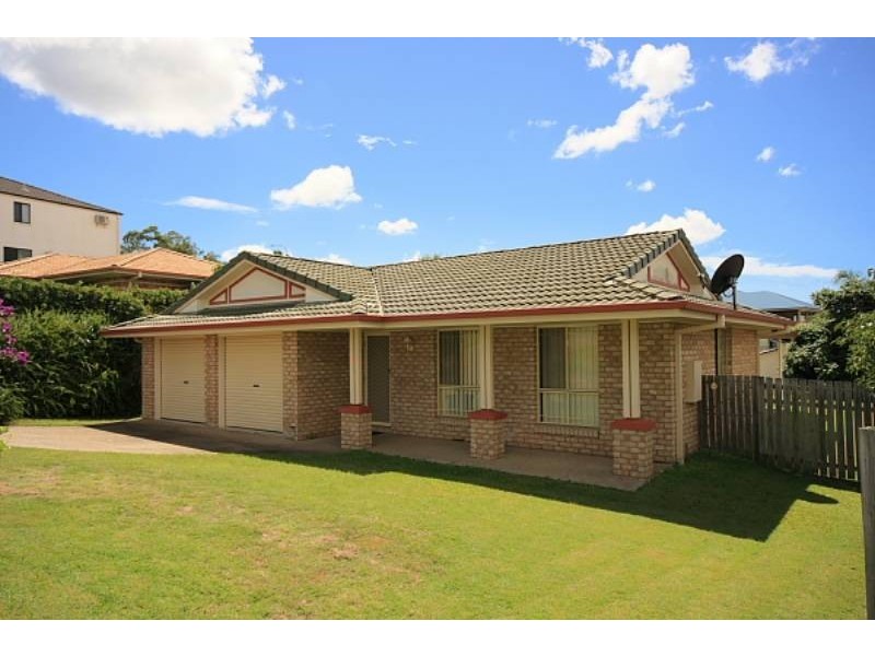 7 Hillenvale Ave, Arana Hills QLD 4054