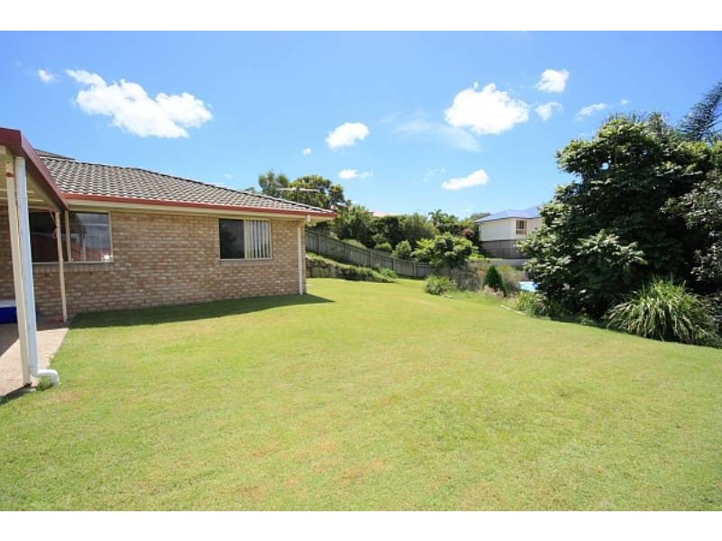 7 Hillenvale Ave, Arana Hills QLD 4054