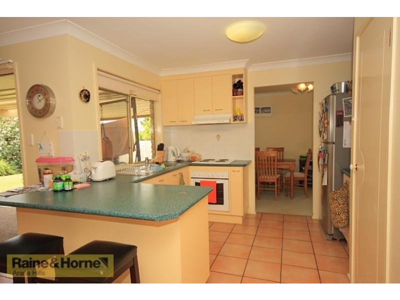 7 Hillenvale Ave, Arana Hills QLD 4054