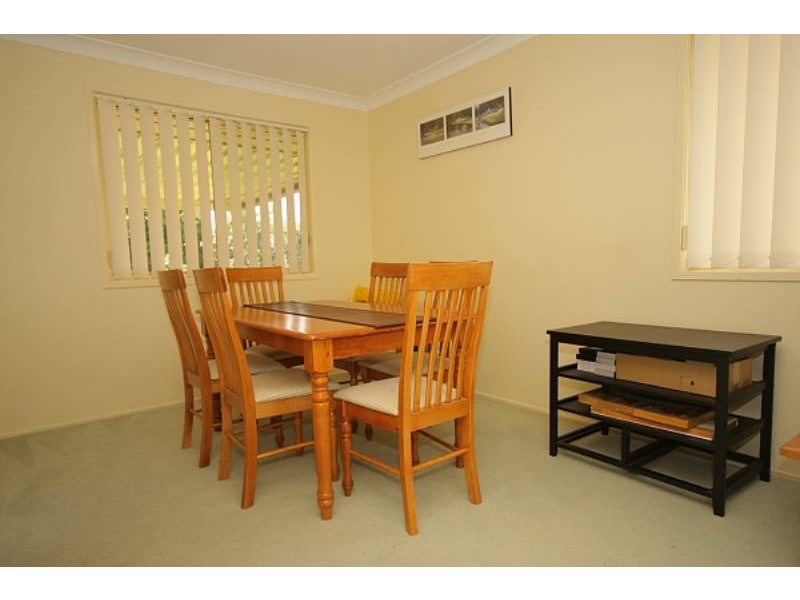 7 Hillenvale Ave, Arana Hills QLD 4054