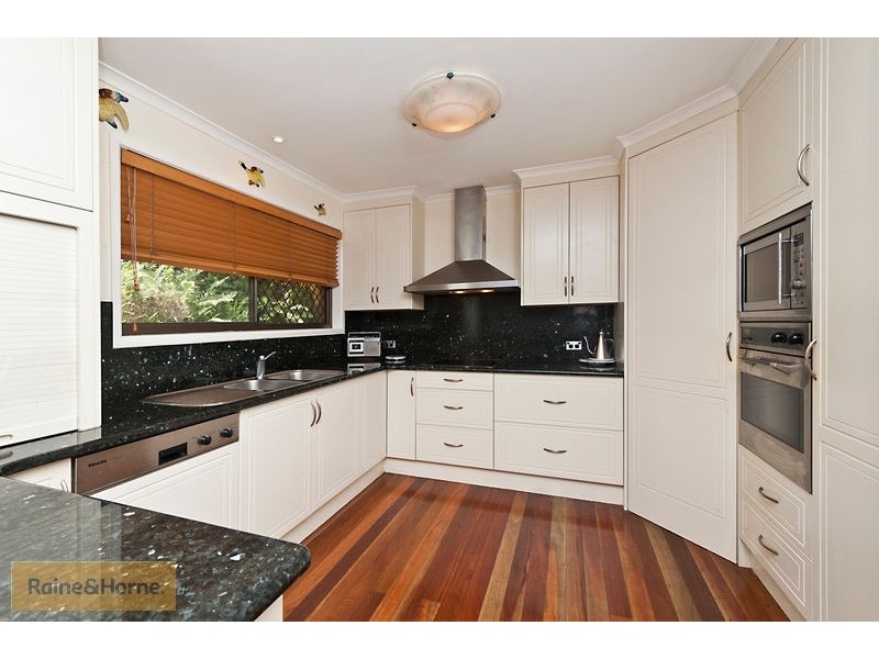 11 Camden Court, Arana Hills QLD 4054