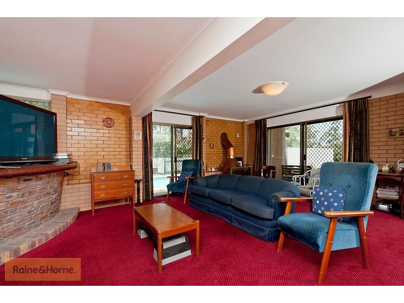 11 Camden Court, Arana Hills QLD 4054