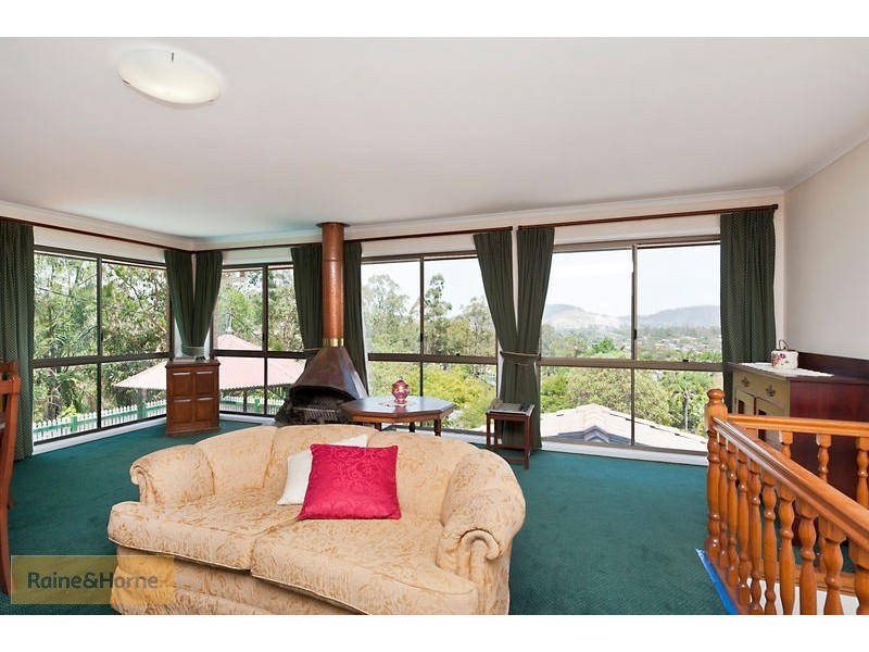 11 Camden Court, Arana Hills QLD 4054