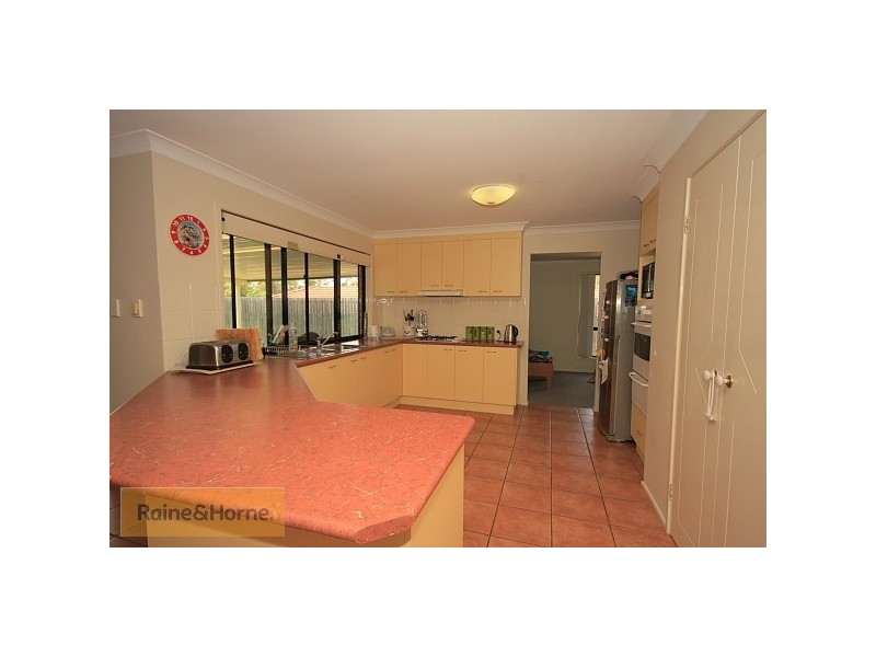 8 Border Court, Arana Hills QLD 4054